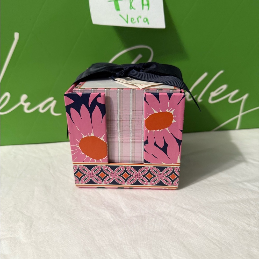 NWT Vera Bradley Loves Me Take Note Cube Retired Pattern